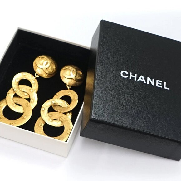 CHANEL CC Logo Hoop Circle Interlocking Clip-On Earrings Gold Tone 29 Auth - Picture 2 of 6